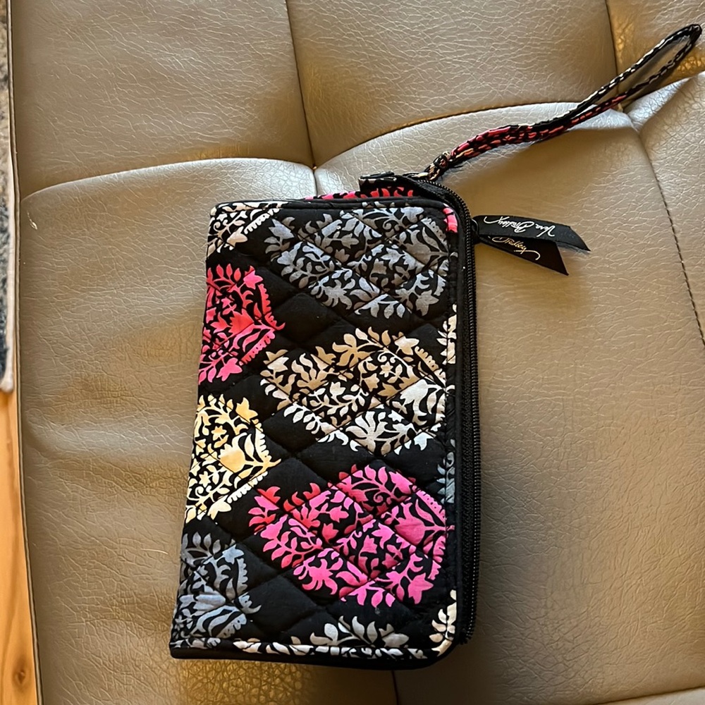 Vera Bradley womans wallet w top zipper, inside pockets snd wrist strap